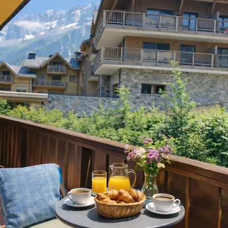Apartment Balcony Overlooking The Mont-blanc Chainparking Les Houches